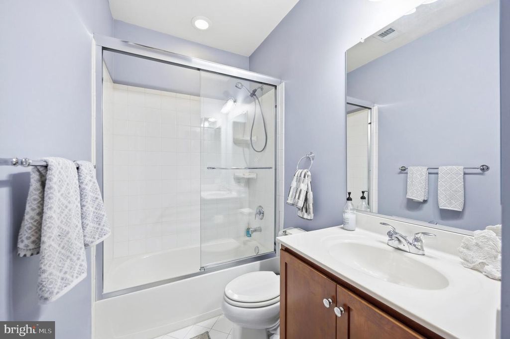 Image 5 of property listing at 31 MERIDIAN LN, Towson, MD 21286