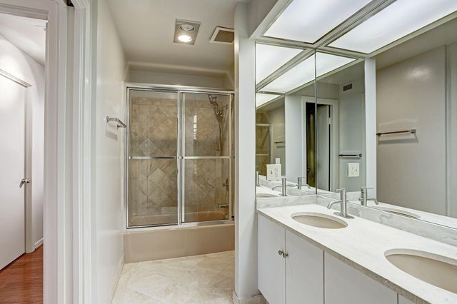 5110 San Felipe Street 64W, Houston, TX 77056