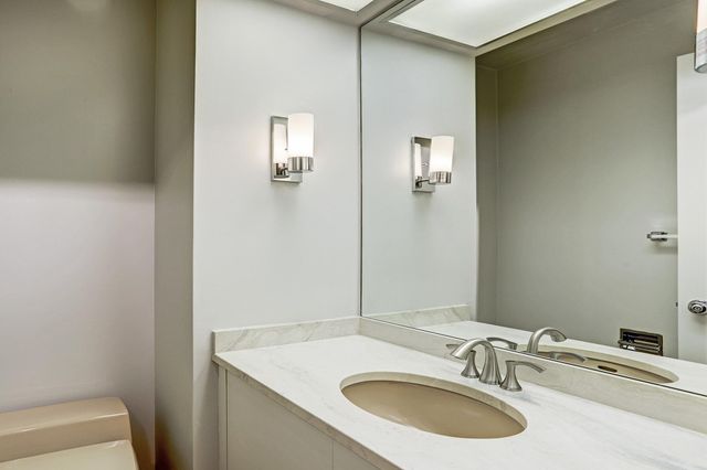 5110 San Felipe Street 64W, Houston, TX 77056