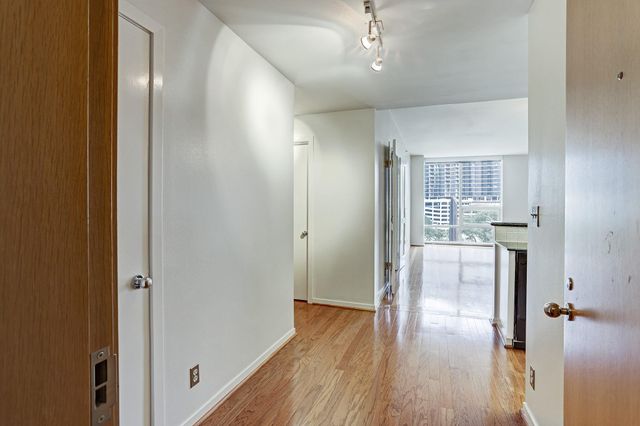 5110 San Felipe Street 64W, Houston, TX 77056