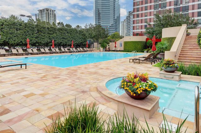 5110 San Felipe Street 64W, Houston, TX 77056