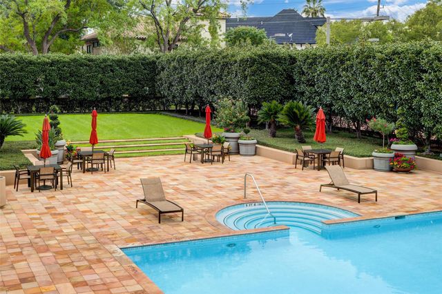 5110 San Felipe Street 64W, Houston, TX 77056