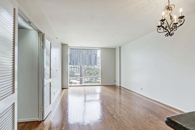 5110 San Felipe Street 64W, Houston, TX 77056