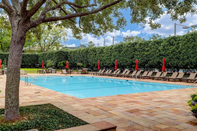 5110 San Felipe Street 64W, Houston, TX 77056