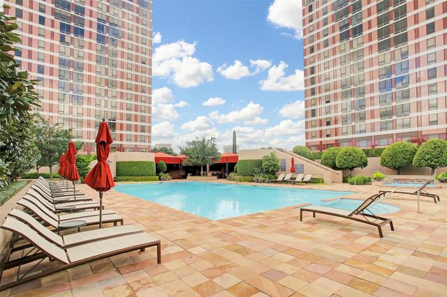 5110 San Felipe Street 64W, Houston, TX 77056