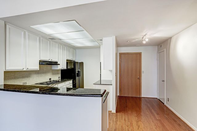 5110 San Felipe Street 64W, Houston, TX 77056