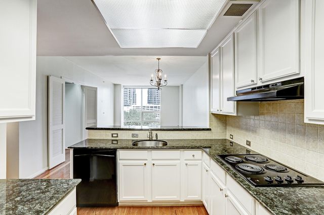 5110 San Felipe Street 64W, Houston, TX 77056