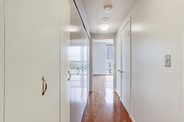 5110 San Felipe Street 64W, Houston, TX 77056