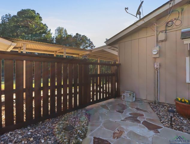 680 Wiley Page Rd, Longview, TX 75605