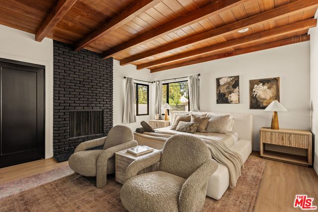 14011 Magnolia Boulevard, Sherman Oaks, CA 91423
