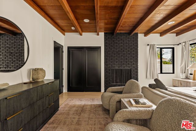 14011 Magnolia Boulevard, Sherman Oaks, CA 91423
