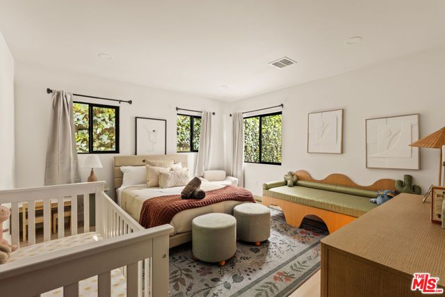 14011 Magnolia Boulevard, Sherman Oaks, CA 91423