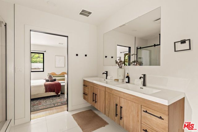 14011 Magnolia Boulevard, Sherman Oaks, CA 91423