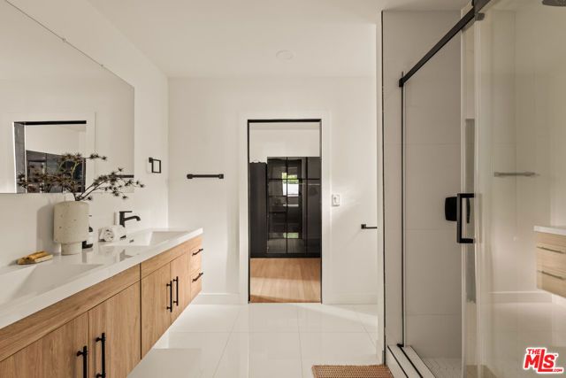 14011 Magnolia Boulevard, Sherman Oaks, CA 91423