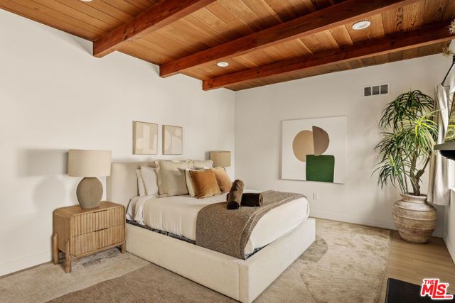 14011 Magnolia Boulevard, Sherman Oaks, CA 91423