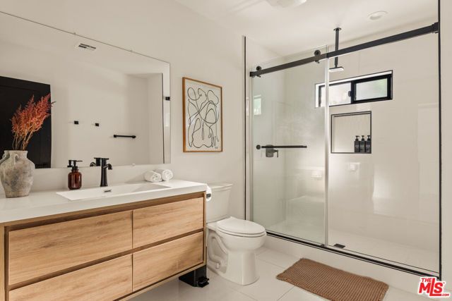 14011 Magnolia Boulevard, Sherman Oaks, CA 91423