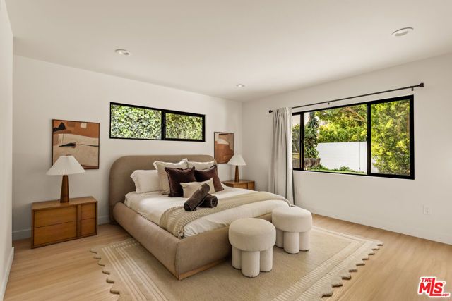 14011 Magnolia Boulevard, Sherman Oaks, CA 91423