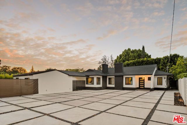 14011 Magnolia Boulevard, Sherman Oaks, CA 91423