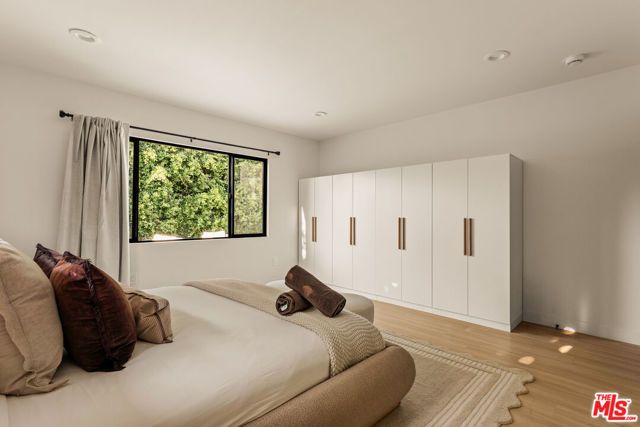 14011 Magnolia Boulevard, Sherman Oaks, CA 91423
