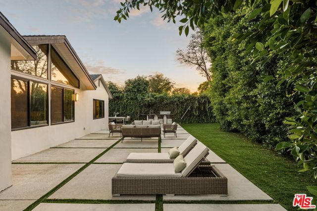 14011 Magnolia Boulevard, Sherman Oaks, CA 91423