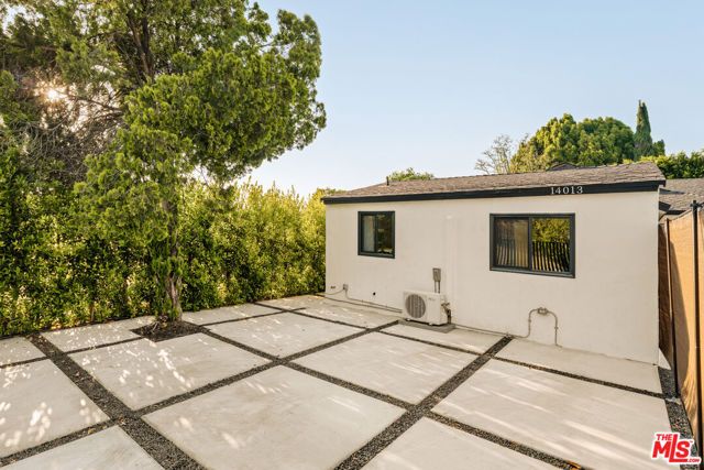14011 Magnolia Boulevard, Sherman Oaks, CA 91423