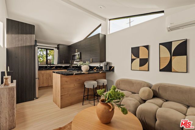 14011 Magnolia Boulevard, Sherman Oaks, CA 91423