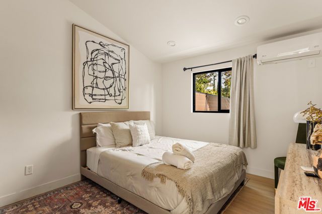14011 Magnolia Boulevard, Sherman Oaks, CA 91423