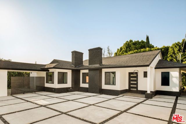 14011 Magnolia Boulevard, Sherman Oaks, CA 91423