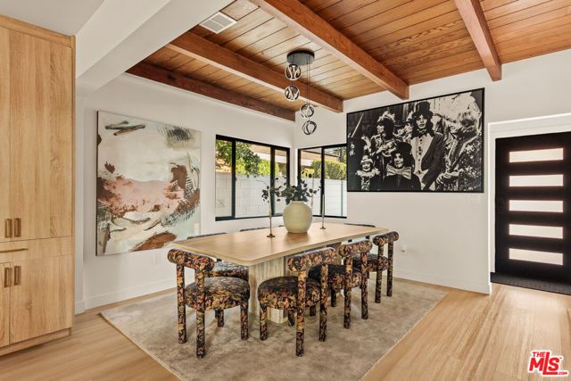 14011 Magnolia Boulevard, Sherman Oaks, CA 91423