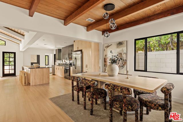 14011 Magnolia Boulevard, Sherman Oaks, CA 91423