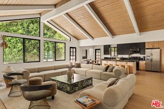 14011 Magnolia Boulevard, Sherman Oaks, CA 91423