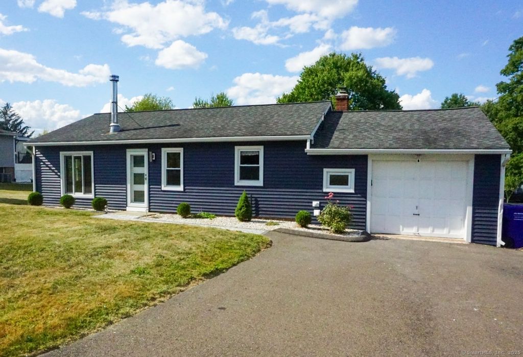 28 Evergreen Road, Cromwell, CT 06416