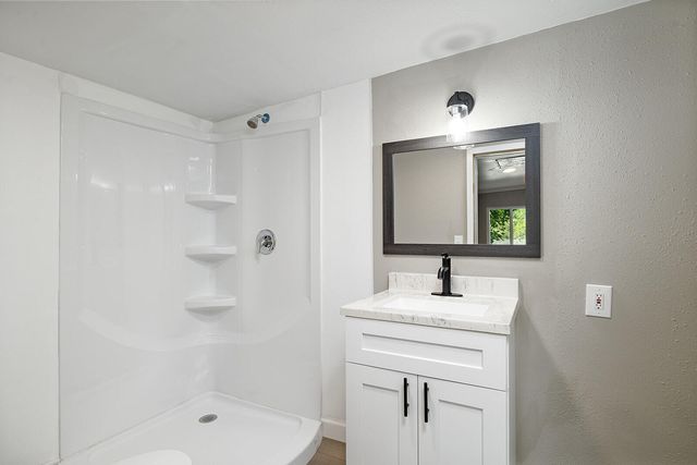 203 E Georgia Street, Ozark, MO 65721