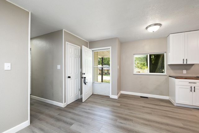 203 E Georgia Street, Ozark, MO 65721