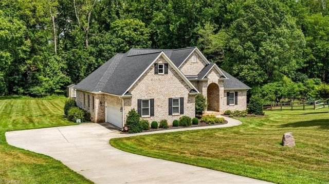 592 Carson Ridge Drive, Oak Ridge, NC 27310
