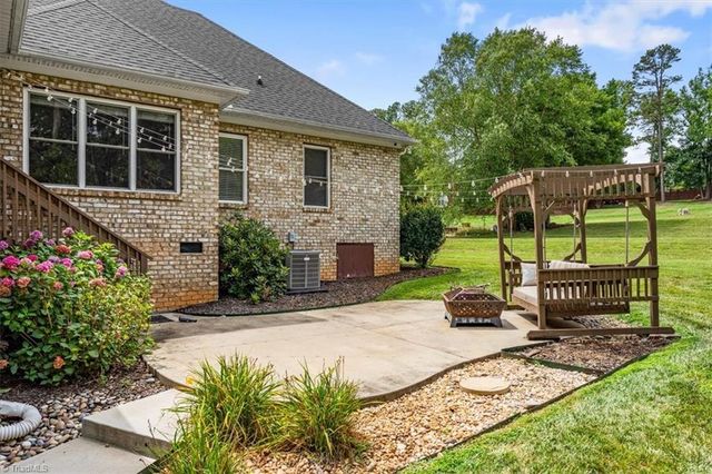 592 Carson Ridge Drive, Oak Ridge, NC 27310