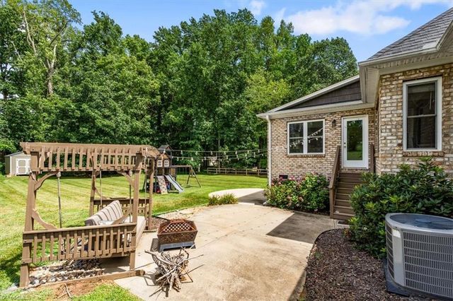 592 Carson Ridge Drive, Oak Ridge, NC 27310