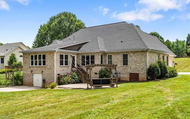 592 Carson Ridge Drive, Oak Ridge, NC 27310