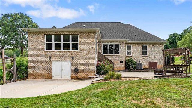 592 Carson Ridge Drive, Oak Ridge, NC 27310