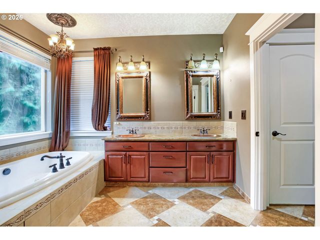 7015 Se 127TH Ave, Portland, OR 97236