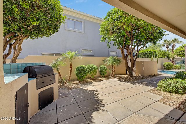 5812 W DEL LAGO Circle, Glendale, AZ 85308