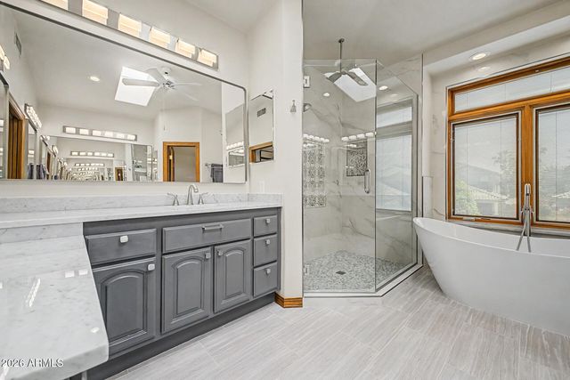 5812 W DEL LAGO Circle, Glendale, AZ 85308