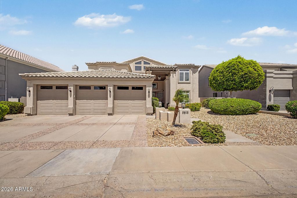 5812 W DEL LAGO Circle, Glendale, AZ 85308