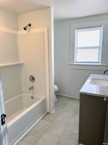 1028 E Mulberry Street, Evansville, IN 47714