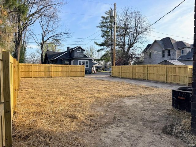 1028 E Mulberry Street, Evansville, IN 47714