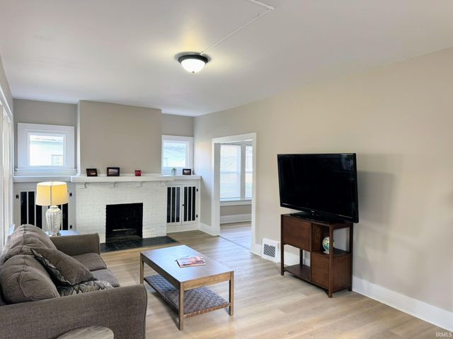 1028 E Mulberry Street, Evansville, IN 47714