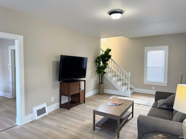 1028 E Mulberry Street, Evansville, IN 47714