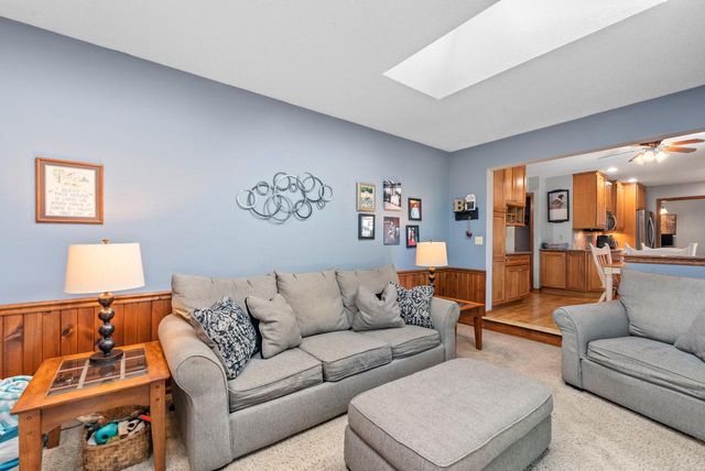 8044 W Beacon Hill DRIVE, Franklin, WI 53132