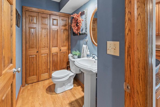 8044 W Beacon Hill DRIVE, Franklin, WI 53132