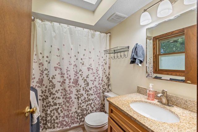 8044 W Beacon Hill DRIVE, Franklin, WI 53132